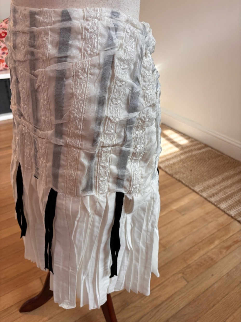 Vintage Albert Nipon Silk & Cotton Embroidered Lace Black and White Piano Key - Picture 2 of 8